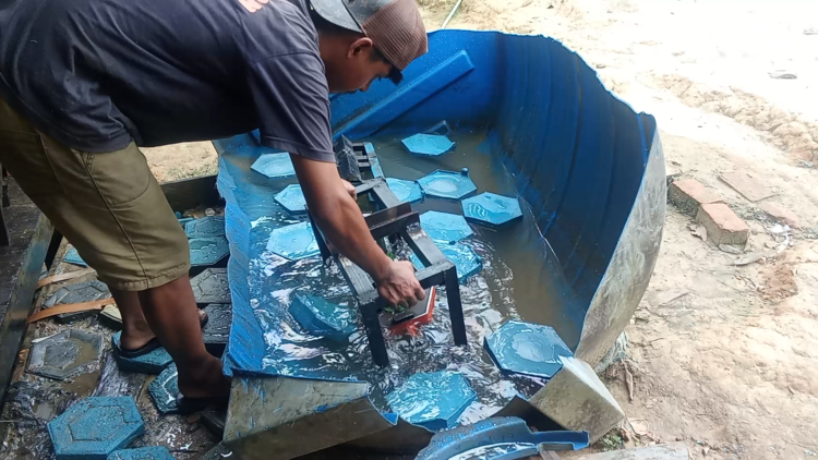 Limbah Plastik Jadi Paving Block, Pengelolaan Sampah Nunukan Sesuai Asta Cita Presiden