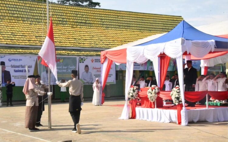 Plt. Sekda Pimpin Upacara Hari Santri Nasional 2025 di Sebatik