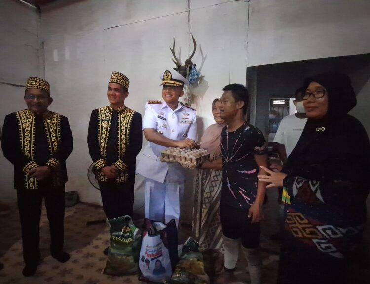 Isi Perayaan HUT ke-26 Nunukan, Bupati Salurkan Bantuan Permakanan ke Kelompok Rentan