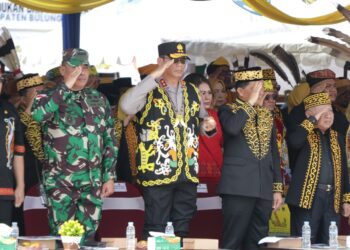 Kapolda Kaltara Hadiri Upacara Pengibaran Bendera Dalam Rangka Memperingati Hari Jadi Kota Tanjung Selor Ke 235