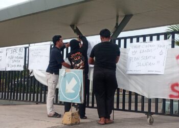 PLBN Sebatik Disegel