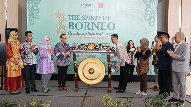 Kemenkum Kaltim Buka Stand Pelayanan Kekayaan Intelektual di Pameran ‘The Spirit of Borneo’ Mercure Samarinda