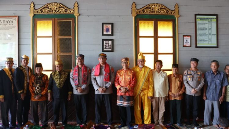 Perkuat Sinergi, Kapolda Kaltara Bersilaturahmi dengan Tokoh Adat Kesultanan Bulungan