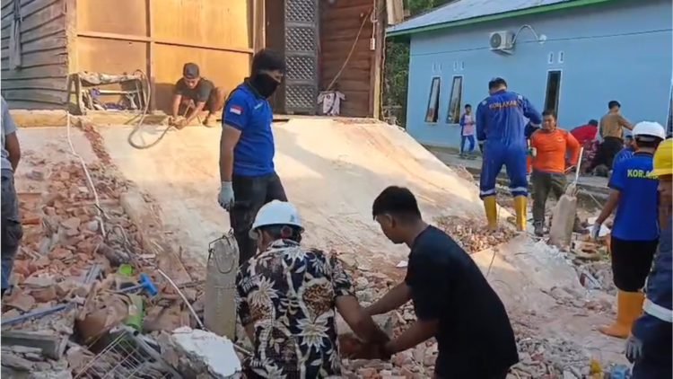17 Titik Terdampak Gempa, BPBD dan Korlakar Bantu Pembersihan Rumah yang Roboh