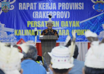 Buka PDKU Rakerprov, Gubernur mengajak memperkuat sinergi komunitas Dayak untuk pembangunan distrik.
