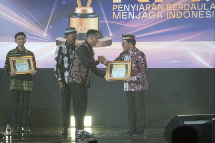 Dukung Pembentukan KPID di Daerah Perbatasan, Pemprov Raih Anugerah KPI 2025