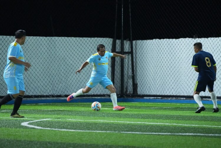 Jalin Silaturahmi, Gubernur Pimpin Laga Persahabatan Bulungan Legend vs Sumbawa Legend