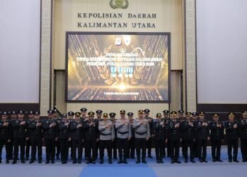 Wakapolda Kaltara Pimpin Upacara Penganugerahan Satyalancana Pengabdian Kepada Personel Polda Kaltara