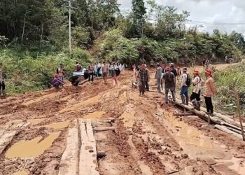 Masyarakat di Krayan timur melaporkan Jalan Rusak kepada Presiden Prabowo