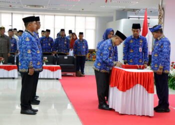 Gubernur Lantik 86 Pejabat, Tekankan Profesionalisme dan Pelayanan Publik