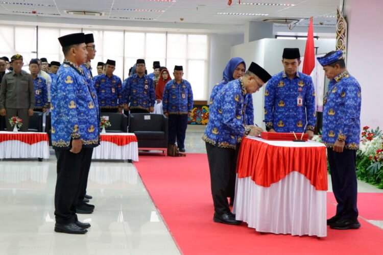 Gubernur Lantik 86 Pejabat, Tekankan Profesionalisme dan Pelayanan Publik