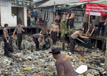 Jaga Kebersihan dan Kamtibmas, Polres Tarakan Gelar Korve di Selumit Pantai