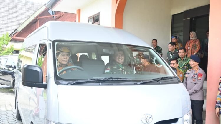Pemprov Kaltara Hibahkan Mobil Operasional ke Lanud Anang Busra, Perkuat Layanan Penerbangan Perbatasan