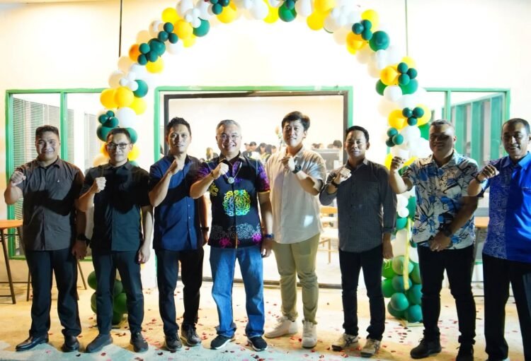 Bupati Wempi Dukung Semangat Wirausaha Anak Muda di Soft Opening Cafe Mauuba Sky