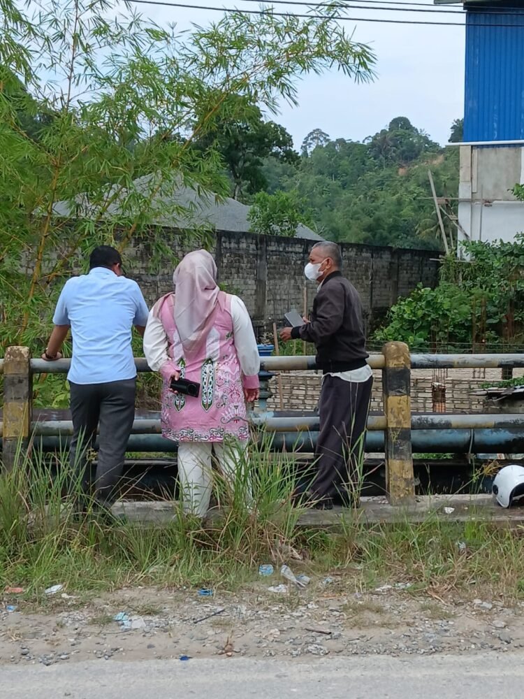 Camat Tarakan Utara Tinjau Bangunan di Bantaran Sungai, Warga Diminta Hentikan Aktivitas