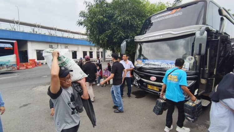 570 Pemudik Ikuti Arus Balik Gratis Kemenhub dari Terminal Tirtonadi