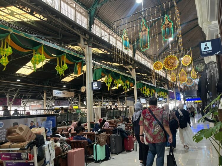Lonjakan Penumpang H+1 Lebaran, KAI Daop 6 Yogyakarta Catat Rekor 61 Ribu Lebih