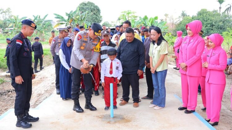 Dari Jembatan Bambu ke Jembatan Harapan: Kapolda Kaltara Resmikan Jembatan Merah Putih Presisi