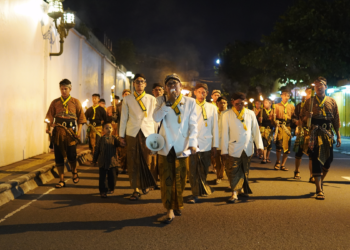 Ratusan Peserta Ikuti Kirab Obor Mangkunegaran Sambut Idulfitri 1447 H