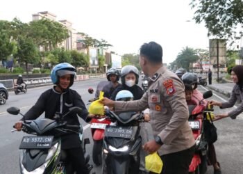 Sentuhan Ramadan, Humas Polda Kaltara Hadir Ringankan Beban Warga Tarakan