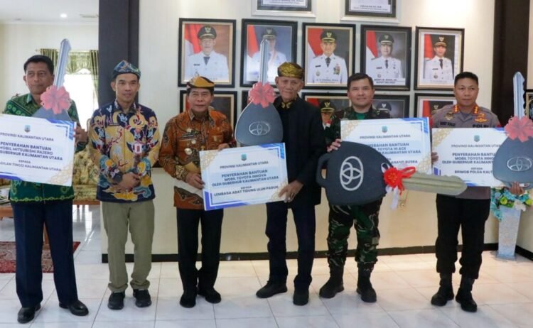 Pemprov Kaltara Perkuat Sinergi, Salurkan Hibah Kendaraan Operasional ke Instansi dan Lembaga Adat