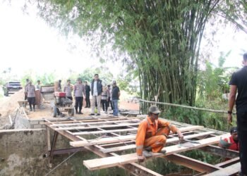 Kapolda Kaltara Turun Langsung Awasi Proyek Jembatan Pelajar di Gang Saromase
