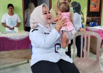 Peluk Perhatian untuk Balita, Camat Tarakan Utara Hadir di Posyandu Juata Laut