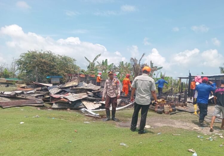 Kebakaran Hanguskan Dua Rumah di Pantai Amal, Pasangan Suami Istri Jadi Korban