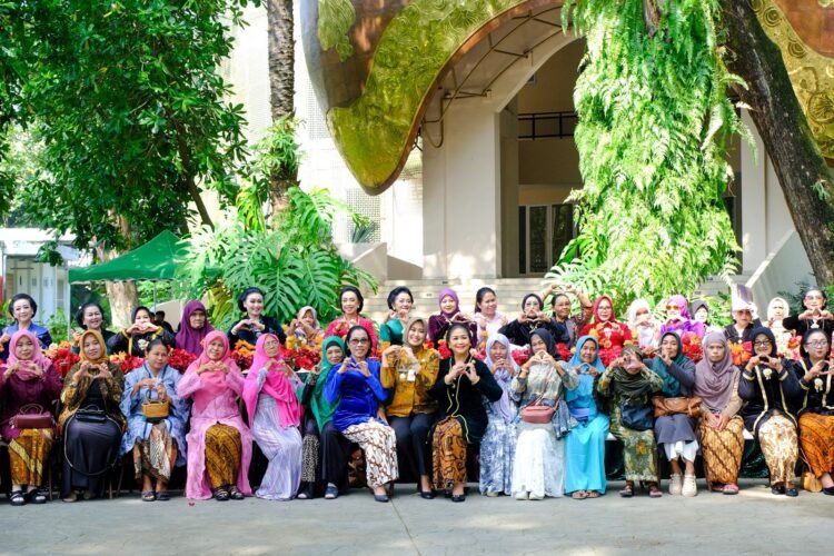 Di Tengah Modernisasi, Kebaya Tetap Lestari di Solo Berkat Peran Komunitas