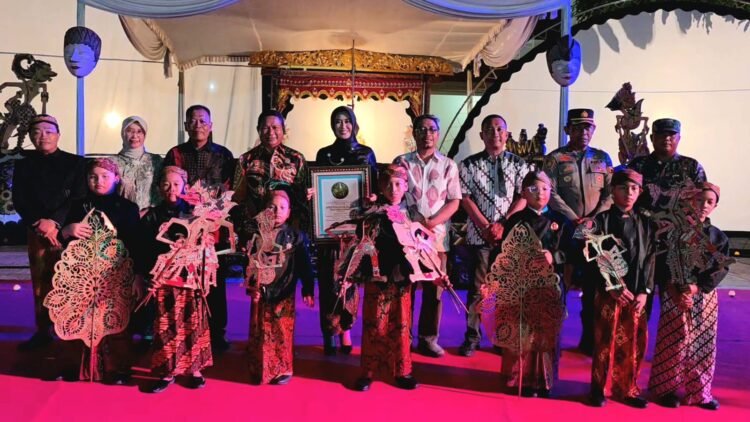 Ratusan Dalang Cilik Ramaikan Festival Kentingan, Solo Cetak Rekor Nasional