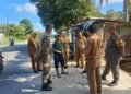 Sekcam Tarakan Utara Turun Langsung Tertibkan PKL di Atas Parit Juata Kerikil