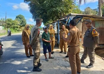 Sekcam Tarakan Utara Turun Langsung Tertibkan PKL di Atas Parit Juata Kerikil