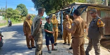 Sekcam Tarakan Utara Turun Langsung Tertibkan PKL di Atas Parit Juata Kerikil