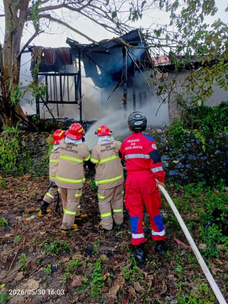 Gudang Penyimpanan Plastik dan Kardus di Nunukan Dilalap Api, Warga Sempat Panik