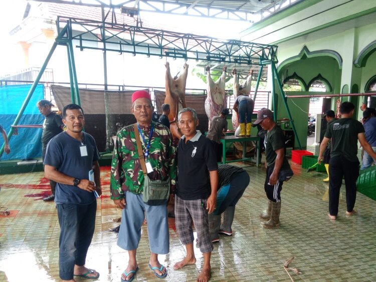 Masjid Darun Najah Salurkan Daging Kurban untuk 750 Mustahik di Karang Anyar