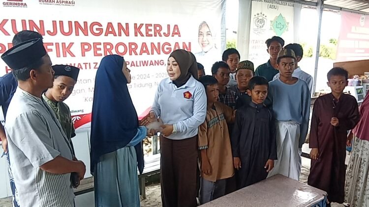 Santri Ar-Rohimin Kembali Tersenyum, Hj. Rahmawati Bawa Semangat Kebangkitan Pascakebakaran