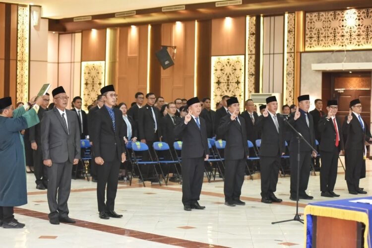 Delapan Pejabat Baru Resmi Dilantik, Bupati Wempi Dorong ASN Adaptif dan Siap Hadapi Tantangan