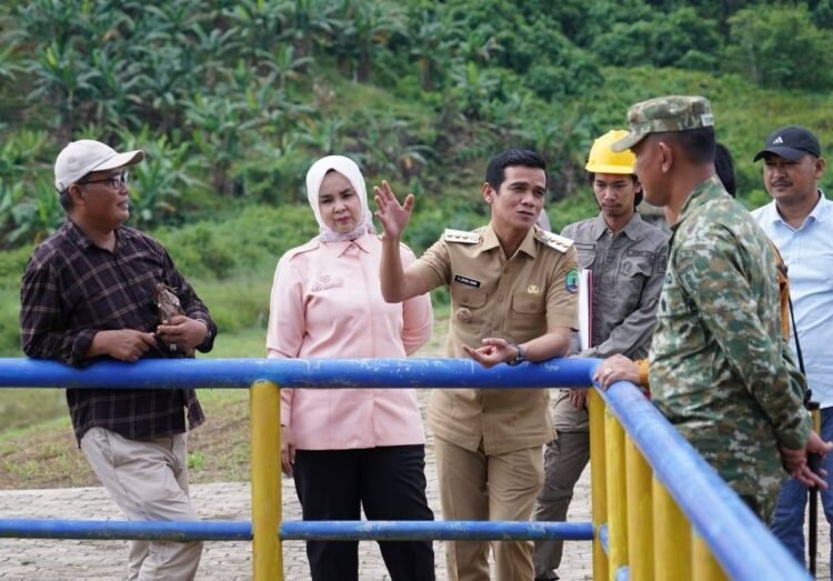 Datangi Langsung Embung Lapri, Bupati Irwan Sabri Ingin Persoalan Warga Segera Terselesaikan