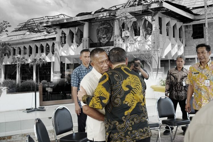 Tinjau Lokasi Kebakaran Kantor Bupati Bulungan, Wagub Ingkong Dorong Pemulihan Cepat