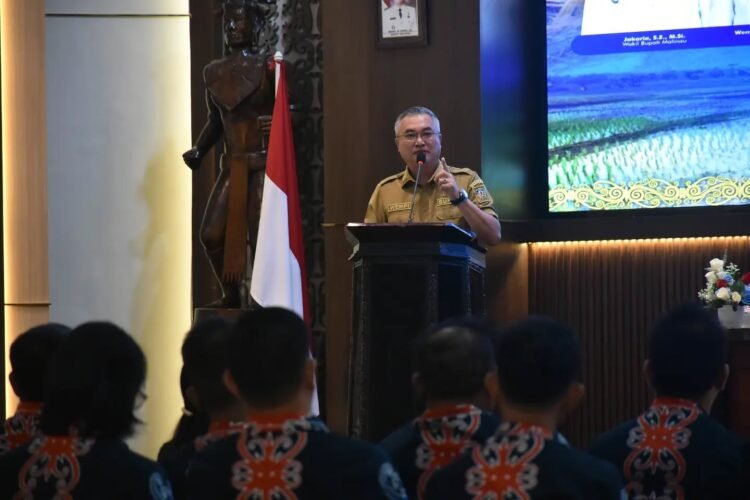 Bupati Wempi Lepas Kontingen Malinau ke PENAS XVII Gorontalo, Dorong Petani Serap Inovasi Nasional