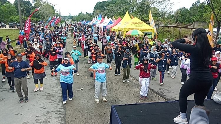 Jalan Sehat dan Senam Sehat Meriahkan Perum PNS Juata Permai
