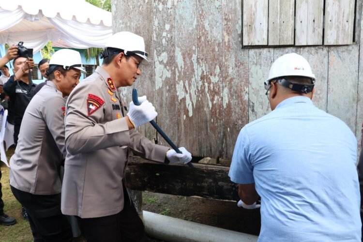 Kado Hari Bhayangkara ke-80, Polda Kaltara Bedah Rumah Warga Desa Gunung Sari