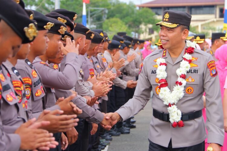 Polda Kaltara Sambut Kapolda Baru Irjen Pol. Agus Wijayanto dengan Tradisi Kehormatan