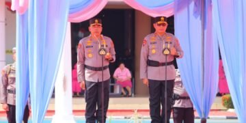 Serah Terima Pataka Tandai Resminya Irjen Pol Agus Wijayanto Memimpin Polda Kaltara
