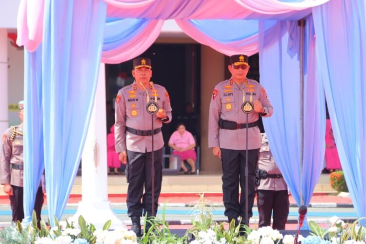 Serah Terima Pataka Tandai Resminya Irjen Pol Agus Wijayanto Memimpin Polda Kaltara