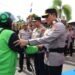 Kepedulian Berbuah Penghormatan, Komunitas Ojol Antar Kepergian Irjen Pol. Djati dengan Syal Dayak