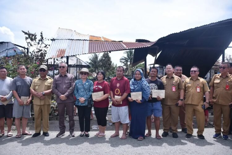 Pemkab Malinau Salurkan Bantuan Tunai untuk Korban Kebakaran Pulau Sapi