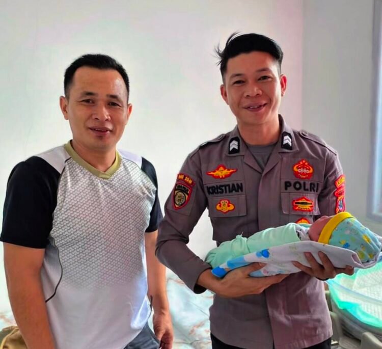 Aksi Cepat Briptu Kristian Selamatkan Ibu Melahirkan di Perjalanan ke Rumah Sakit