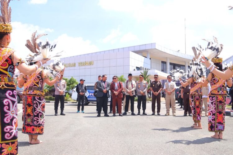 Komisi III DPR RI Kunjungi Kaltara, Kapolda Agus Wijayanto Berikan Sambutan Kehormatan