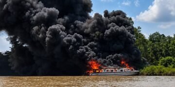 Speedboat Sekatak AAA Terbakar di Salimbatu, Penumpang Berhasil Selamatkan Diri